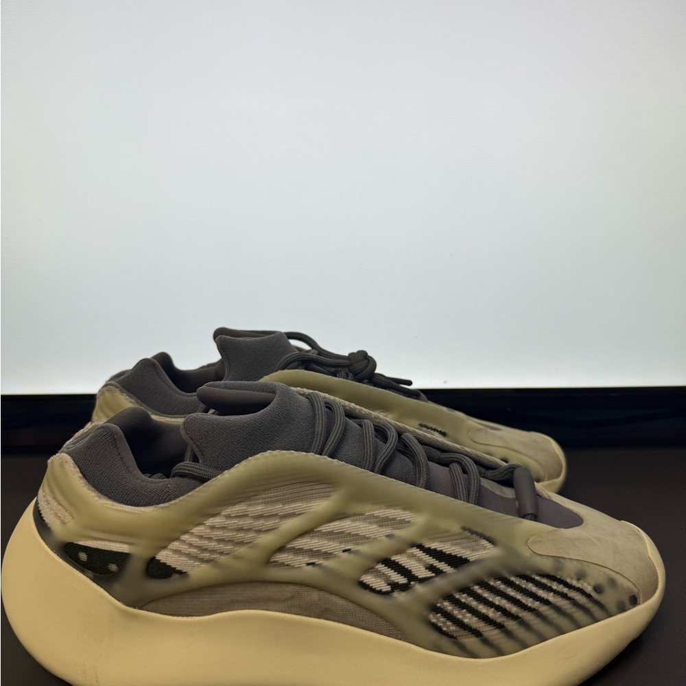 Yeezy 700 V3 'Fade Salt'